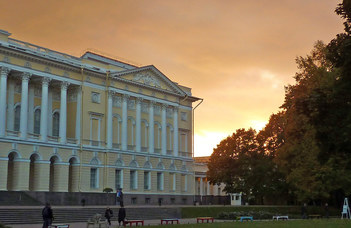 #оставайтесь ома и любуйтесь шедеврами Русского музея